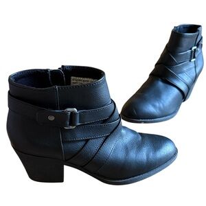 AMERICAN EAGLE SIDE ZIP BLACK MINI HEEL ANKLE BOOTIES BUCKLE ALMOND TOE SZ 9